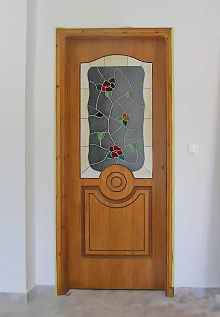 ξύλινη πόρτα με τζάμι
